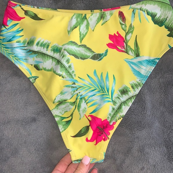 High waisted bikini😍 - worn twice! - Picture 2 of 3